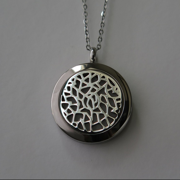 New Aromatherapy Diffusing Locket💜 3 for$35💜 - Picture 1 of 4